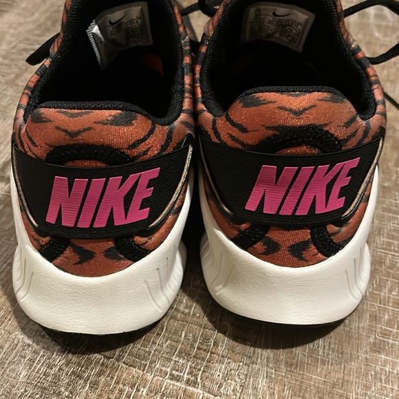 Nike Sneakers - Picture 2 of 6